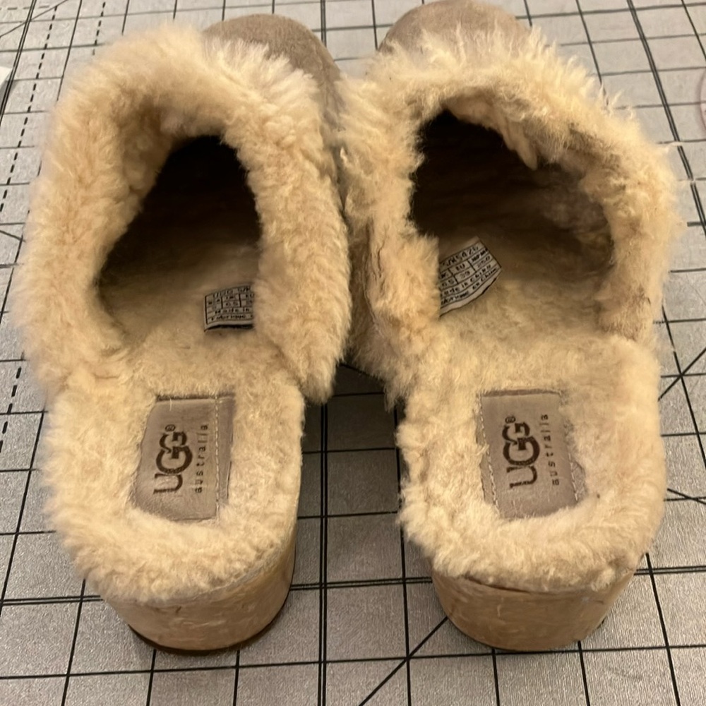UGG SUEDE FUR LINED CLOGS sz 8